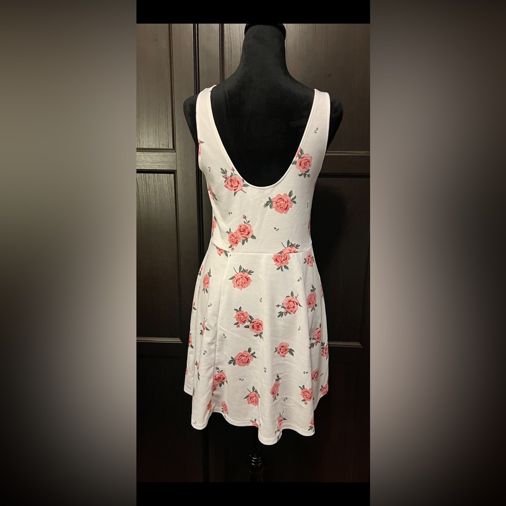 Dress - Picture 3 of 4